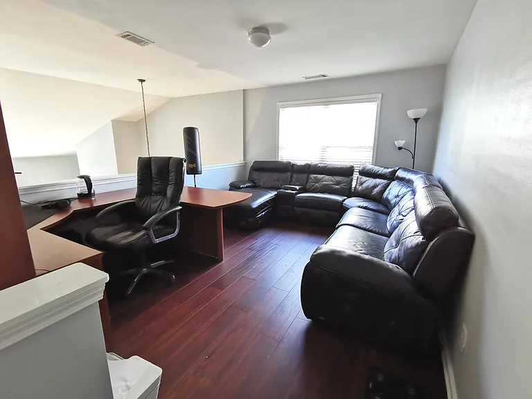 1913 Executive Dr — Photo 28