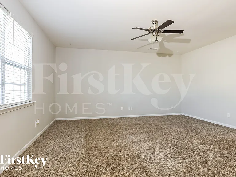 109 Longleaf Dr — Photo 3