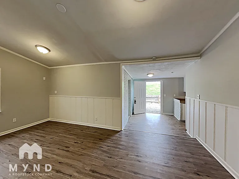 525 Karen St — Photo 5