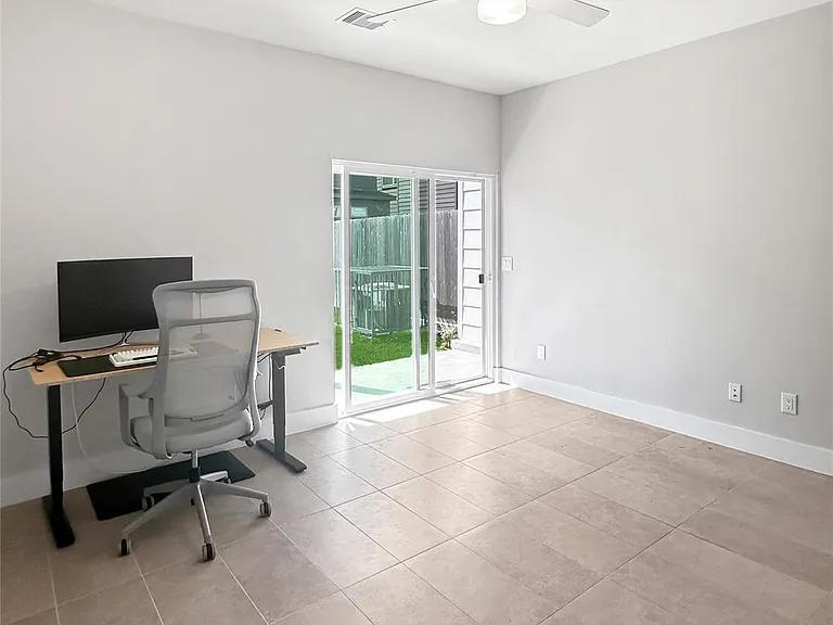 4702 Oats St #B — Photo 15