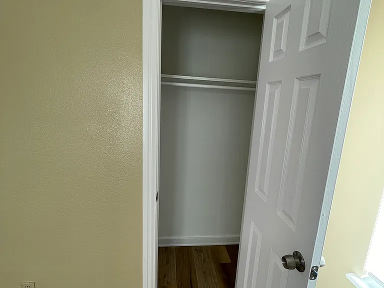 525 Royal Ave — Photo 7