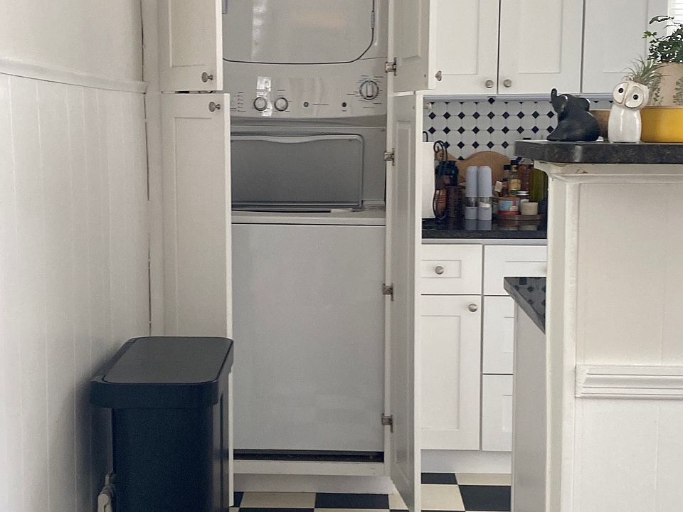 Washer/dryer stack top in kitchen