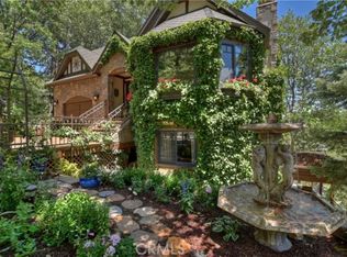 26335 Walnut Hills Dr, Lake Arrowhead, CA 92352