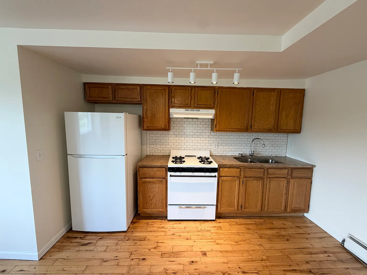 2 bed, 775 sqft, $1,250 — Photo 2