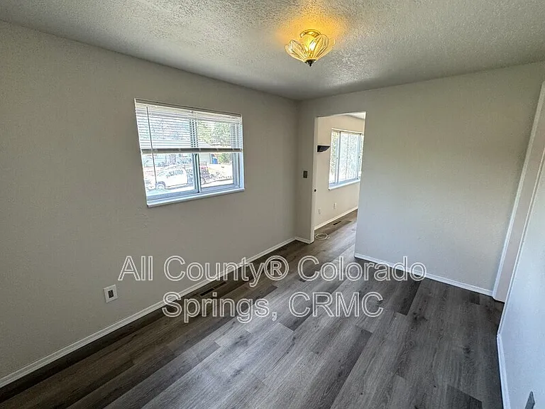 1237 Chiricahua Dr — Photo 11