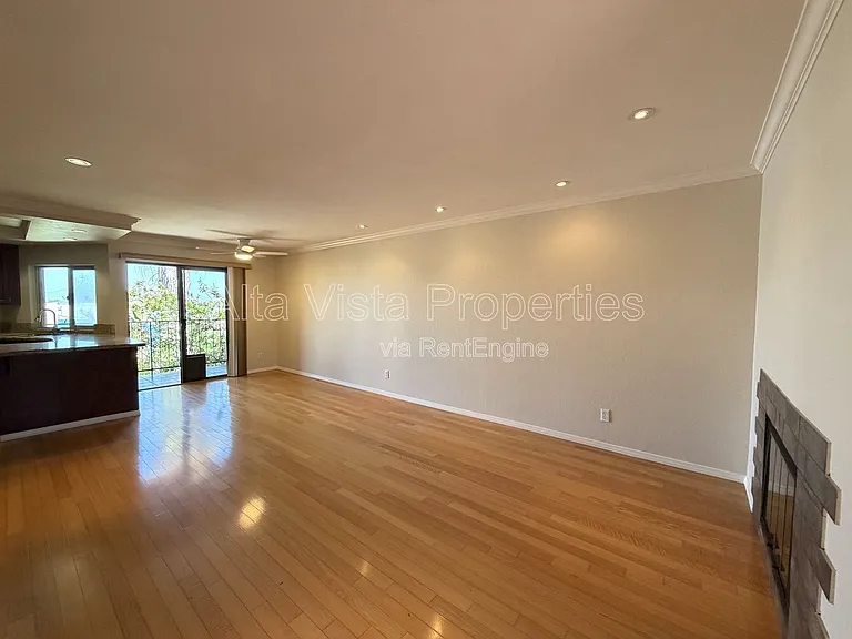 2849 E St #17 — Photo 6