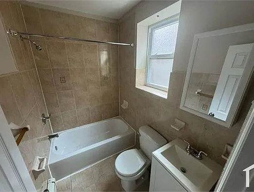 393 13th Ave #8 — Photo 3