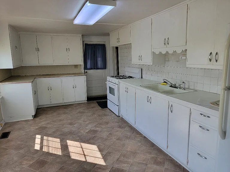 8381 Martinsburg Rd — Photo 4