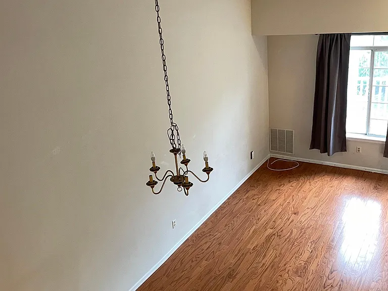 30 Wentworth Rd — Photo 3