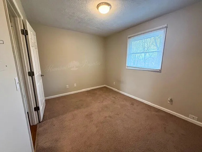 105 Lemay Dr — Photo 6