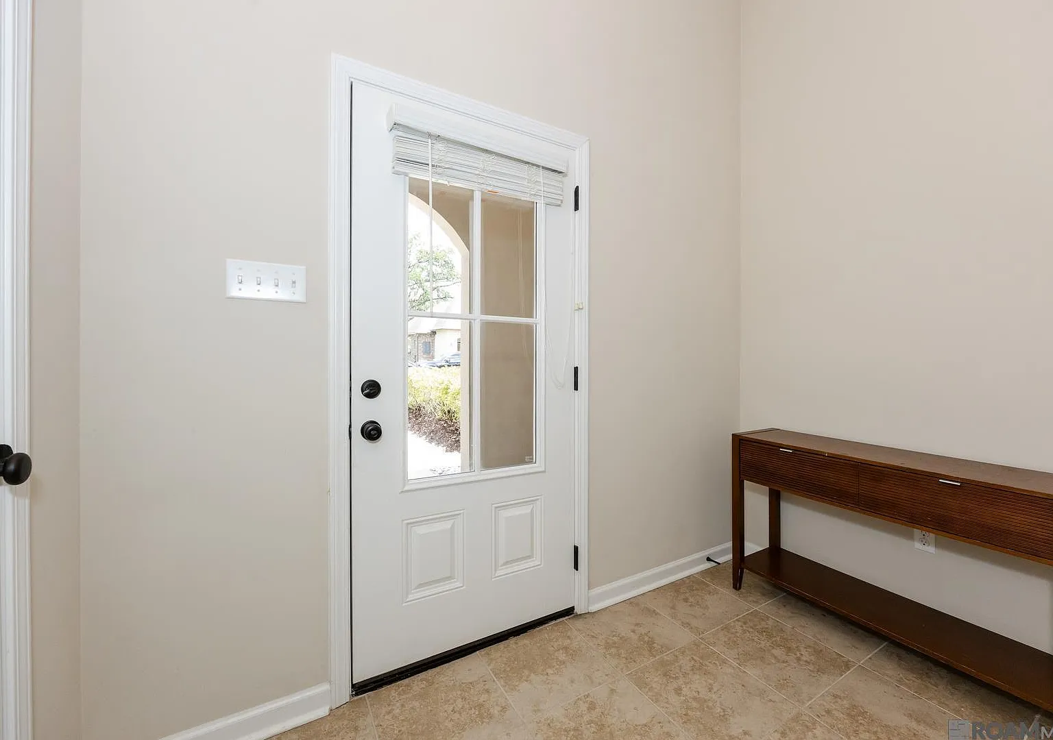 3 bed, 1973 sqft, $2,500 — Photo 2