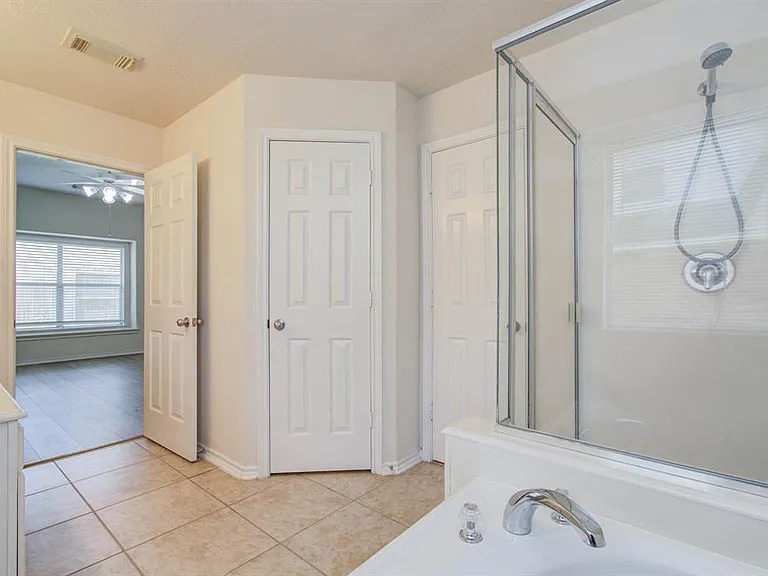12026 Parkers Hideaway Dr — Photo 23