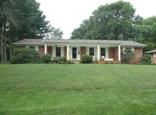 2311 Larkspur Dr, Johnson City, TN 37604