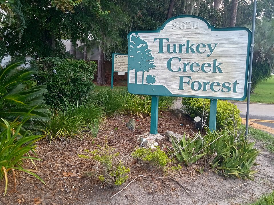 Entrance to Senior Community, 55+ years of age, no one under 18 years of age in household