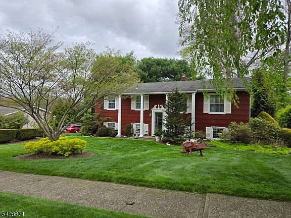 2nd image of 3 Perrelli Ln