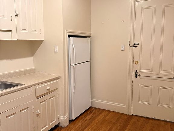 4th image of 150 W Louther St APT 3