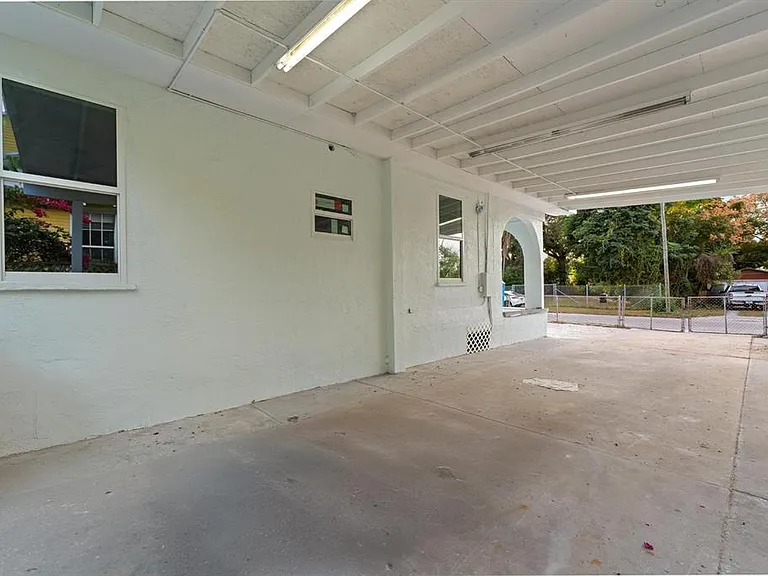 2825 N Taliaferro Ave — Photo 5