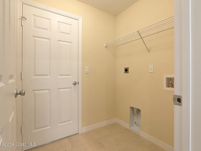 743 Breakwater Ter — Photo 34