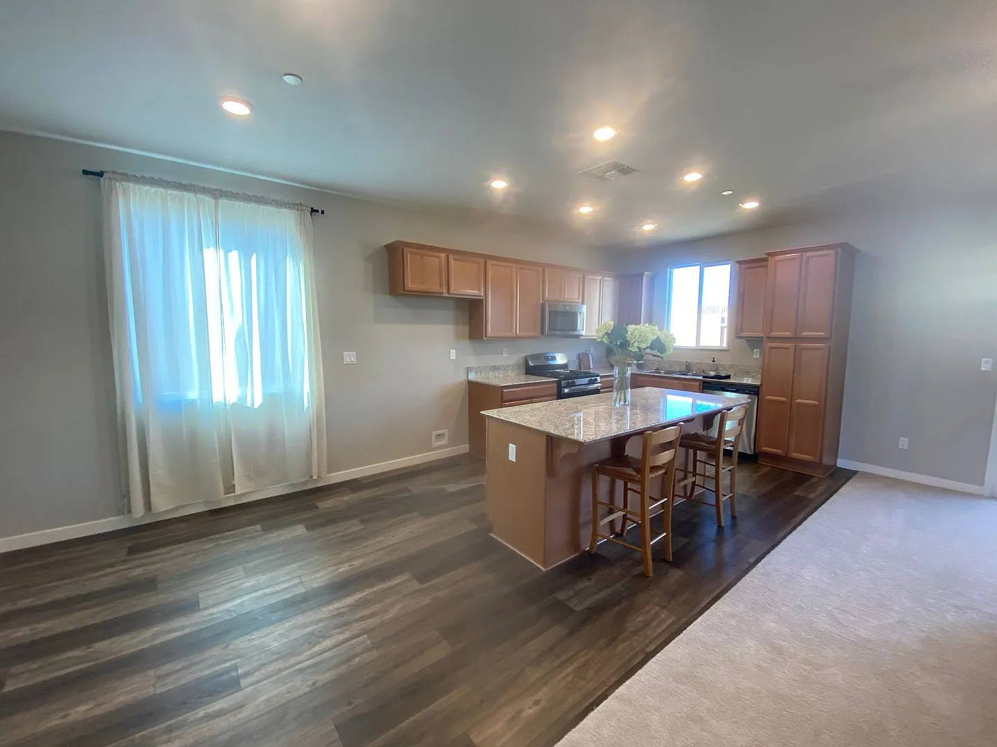Like Brand New 3 Bed 2 Bath Home For Rent! — Photo 2