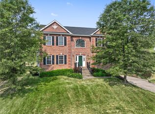 1048 S Lake Dr, Gibsonia, PA 15044