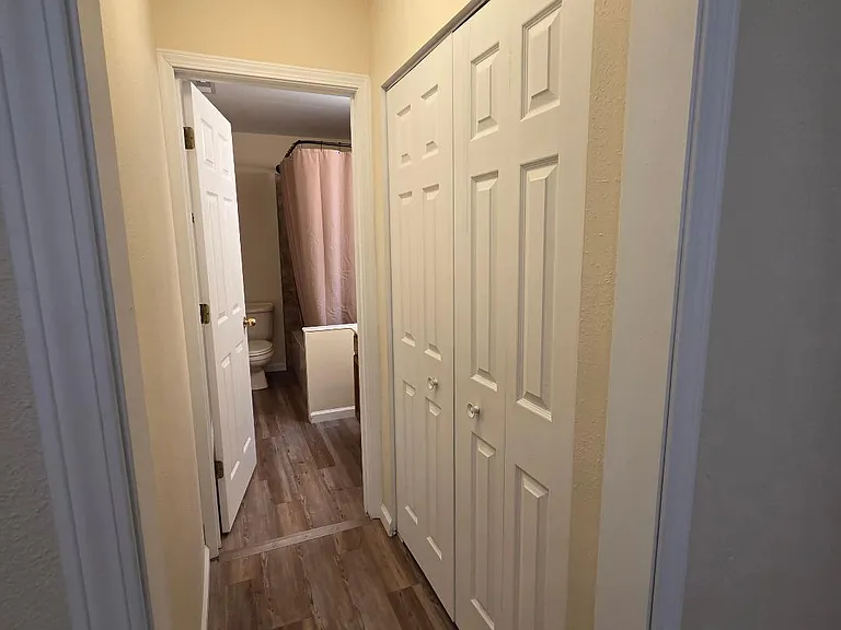 207 W B St — Photo 8