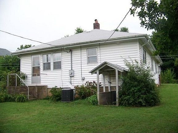 2nd image of 805 Pine St