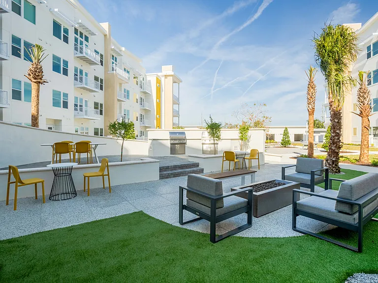 Courtyard Cirrus Apartments