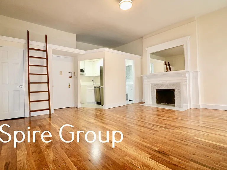 159 W 75th St #2R — Photo 1