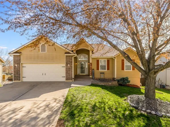 817 Montana Ridge Dr, Grain Valley, MO 64029