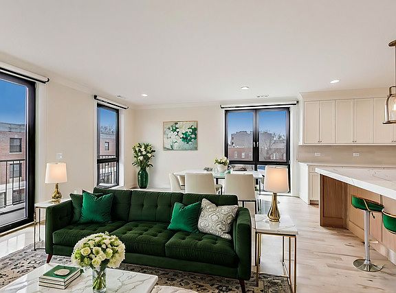 4th image of 5019 N Lincoln Ave #3