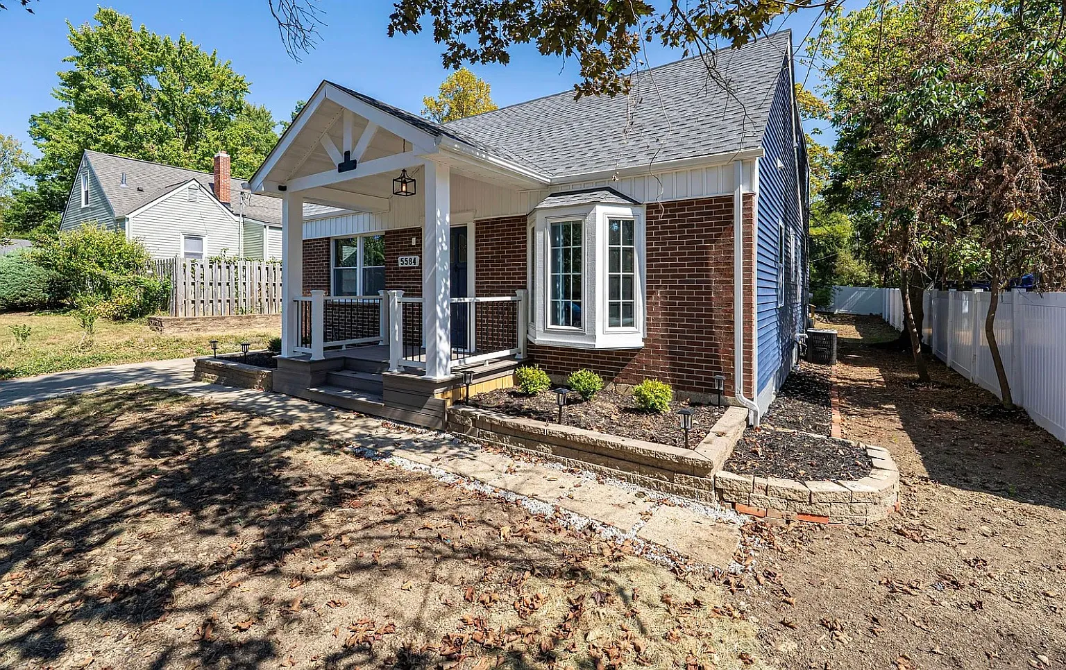 5 bed, 2540 sqft, $4,499 — Photo 2