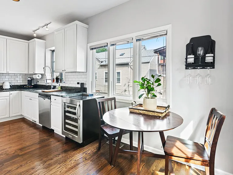 1616 W Altgeld St — Photo 14