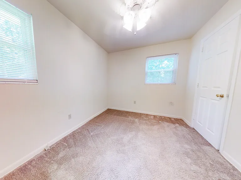 2121 Melanie Dr — Photo 7