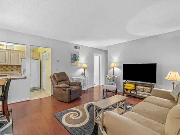 209 Pine Hov Circle #D-2, Greenacres, FL 33463