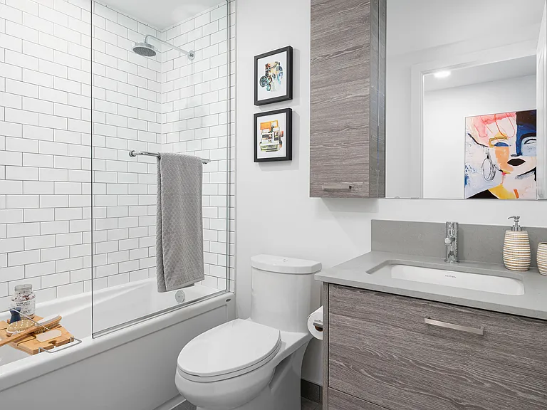 410 Dufferin St — Photo 28