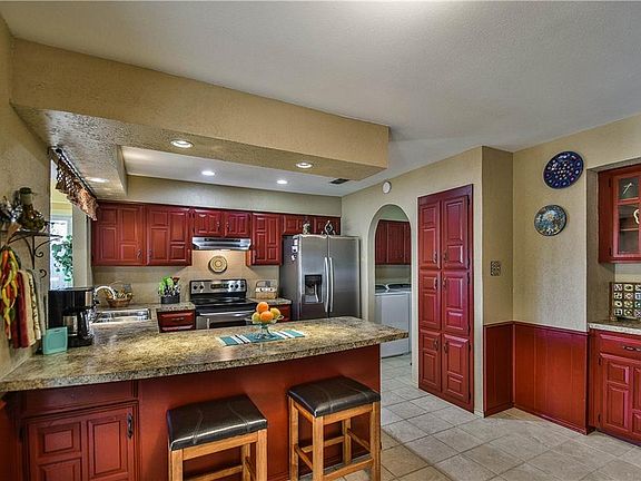 3rd image of 817 Barkridge Trl