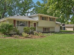 1529 Rita Ave, St Charles, IL 60174