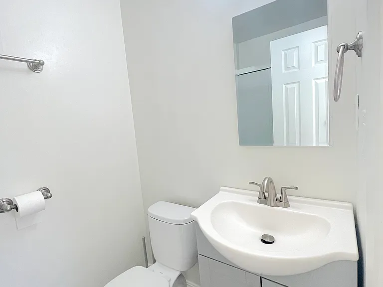 2121 Placentia Ave #E — Photo 14