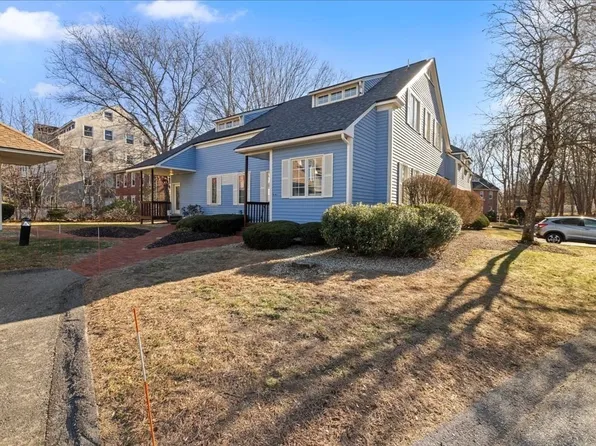 4 Strathmore Shire #B, Uxbridge, MA 01569
