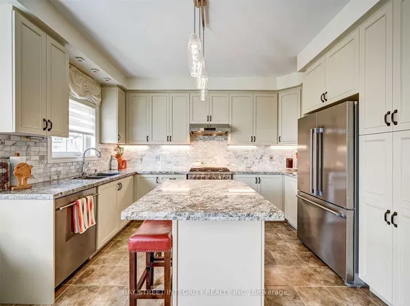 537 Stream Cres, Oakville, ON L6M 1N7