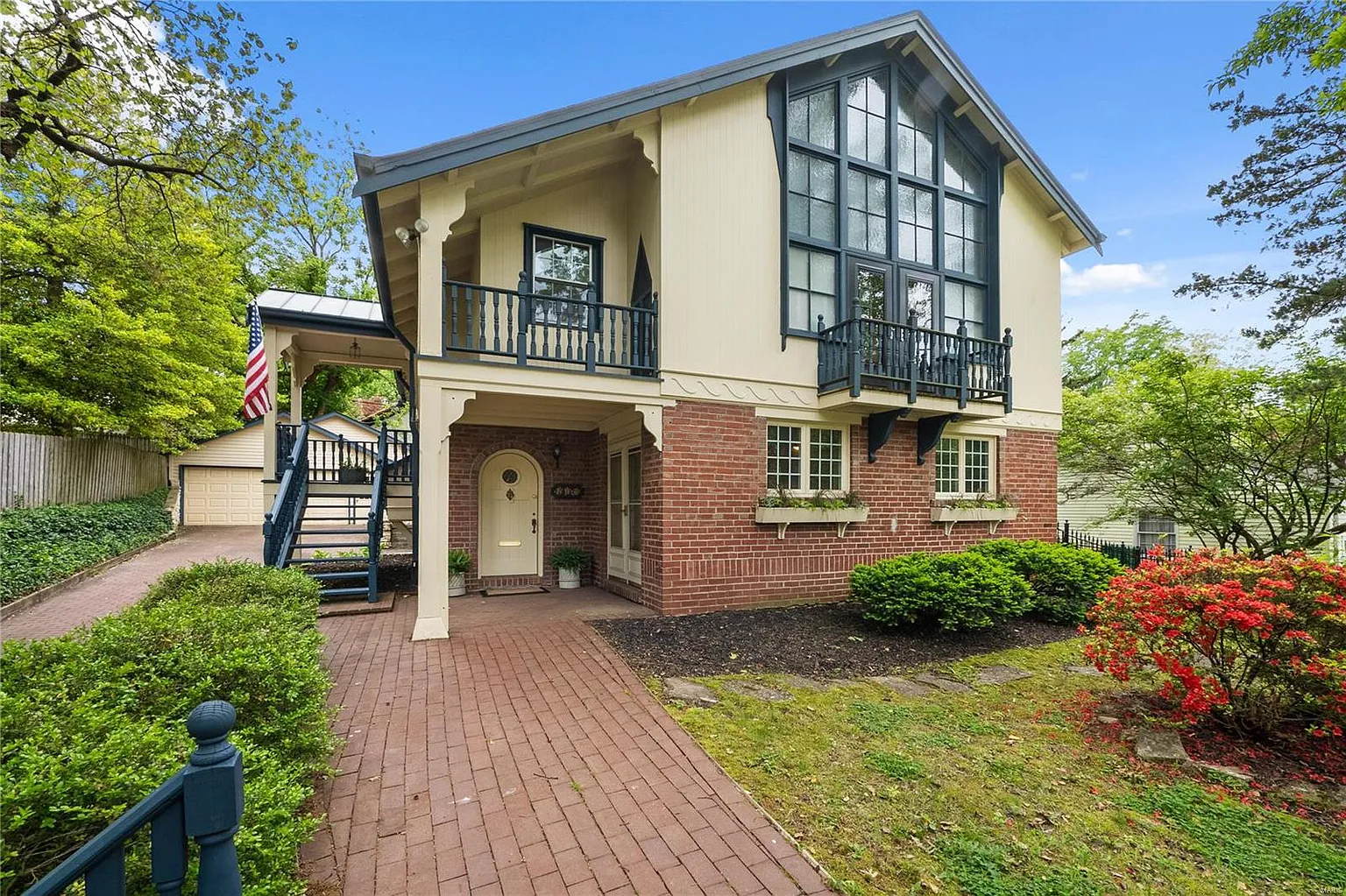 416 Woodlawn Ave photo 1