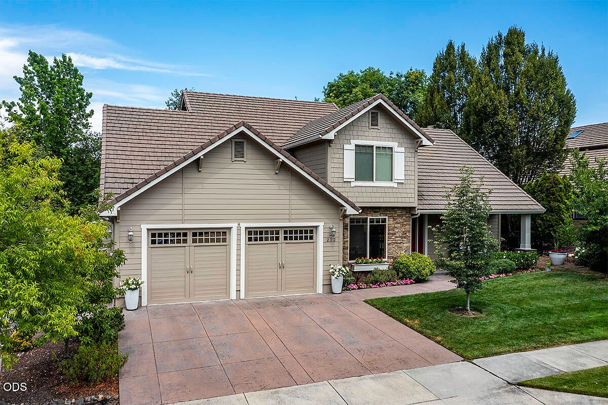 232 Island Pointe Dr