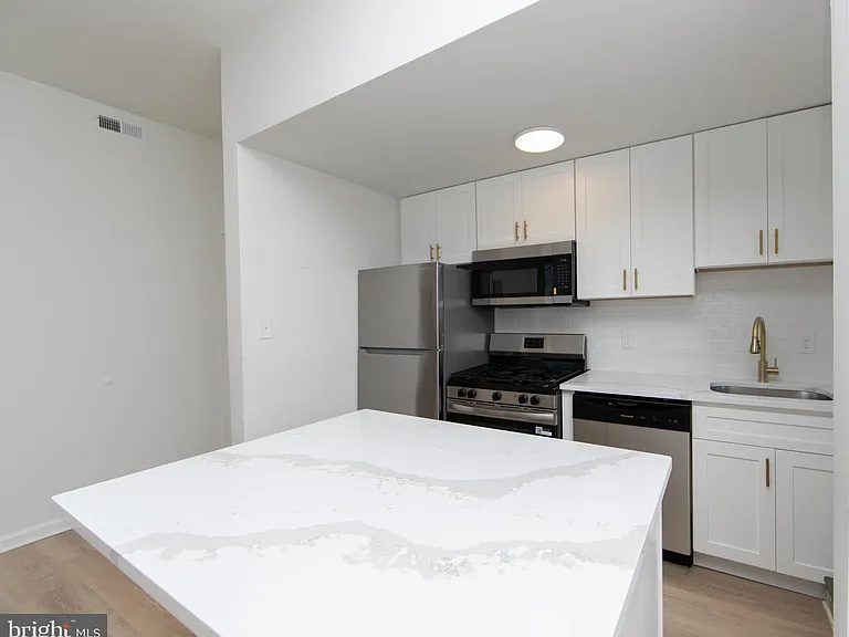 9 E Holly Ave #4 — Photo 5