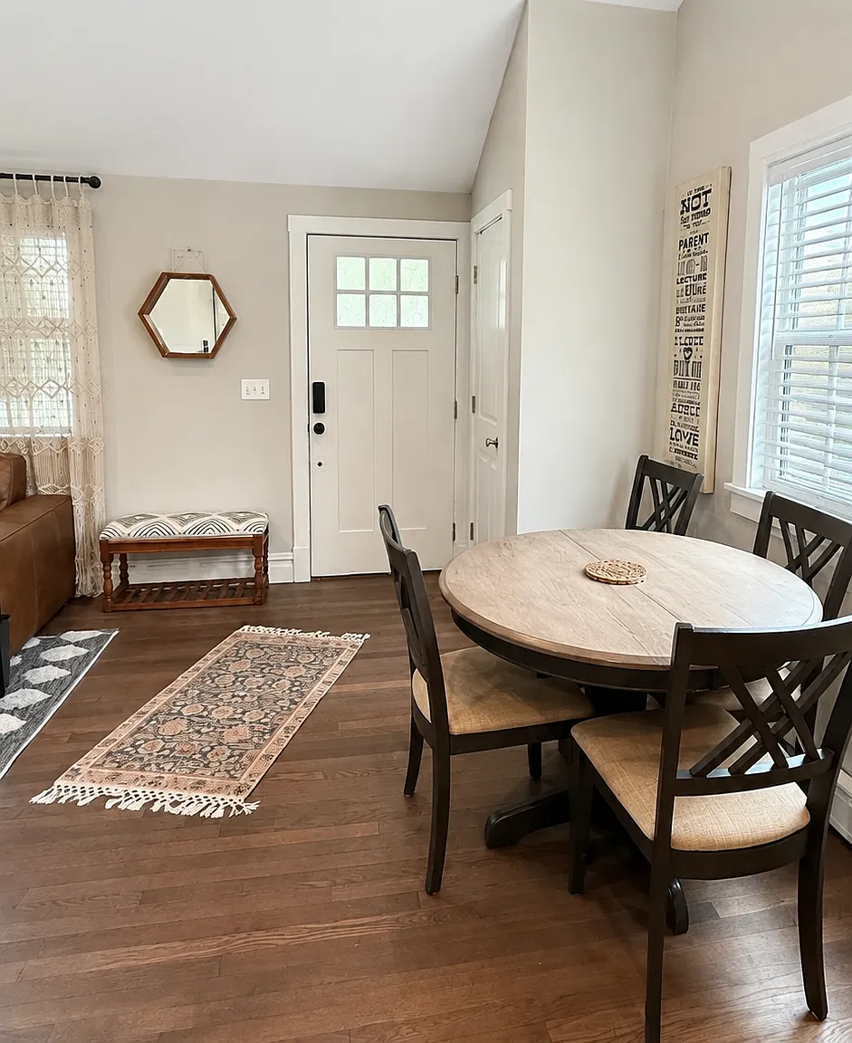 3 bed, 900 sqft, $3,500 — Photo 3