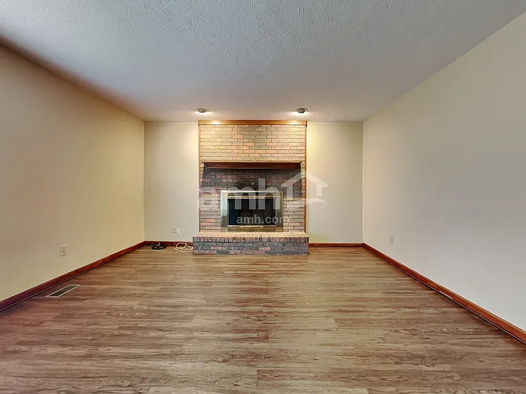713 W Aberdeen Dr — Photo 8
