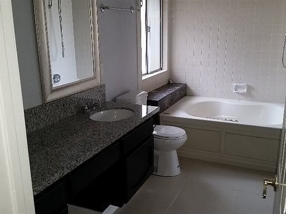 3rd image of 3059 Montview Way