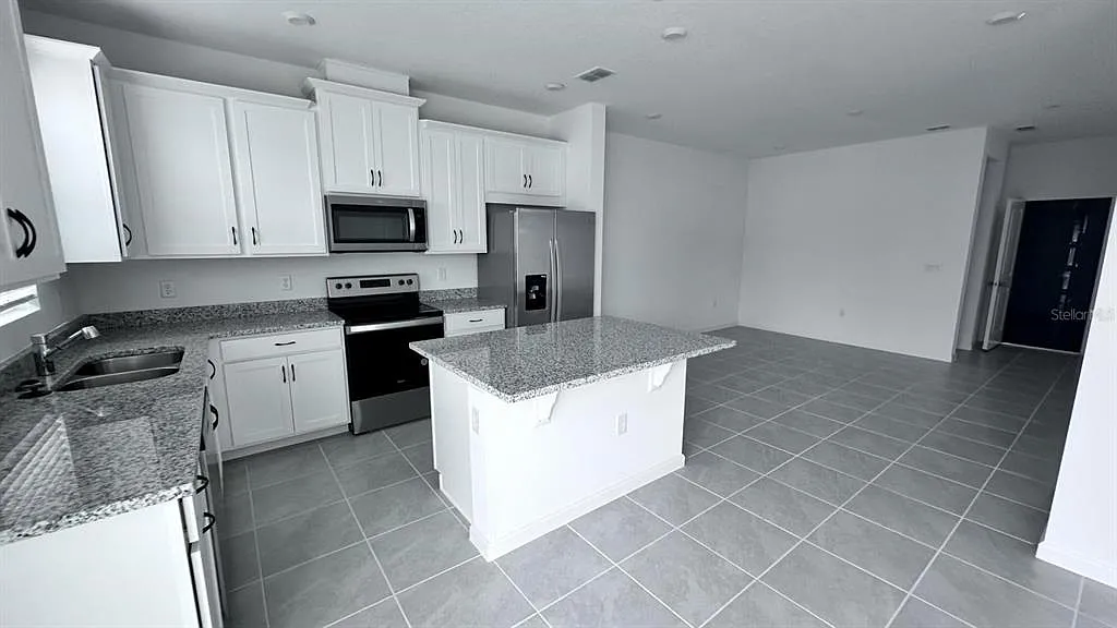 3 bed, 3.0 bath, 1473 sqft, $2,400 — Photo 3