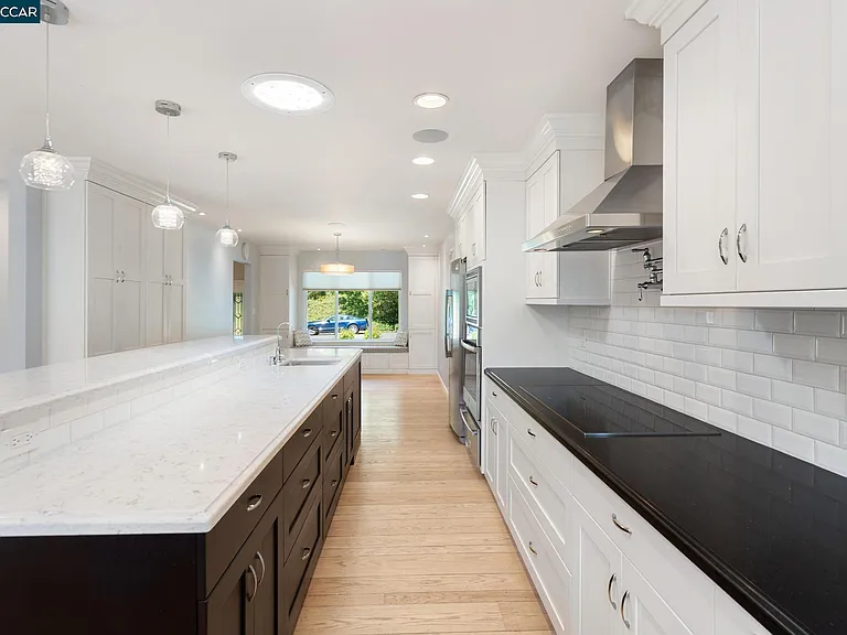 1021 Windsor Dr — Photo 8