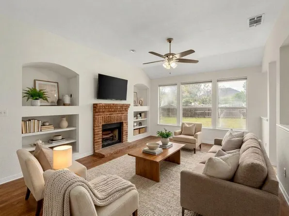 1105 Woodview Dr, Leander, TX 78641