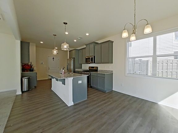 4th image of 518 Count Fleet Ct
